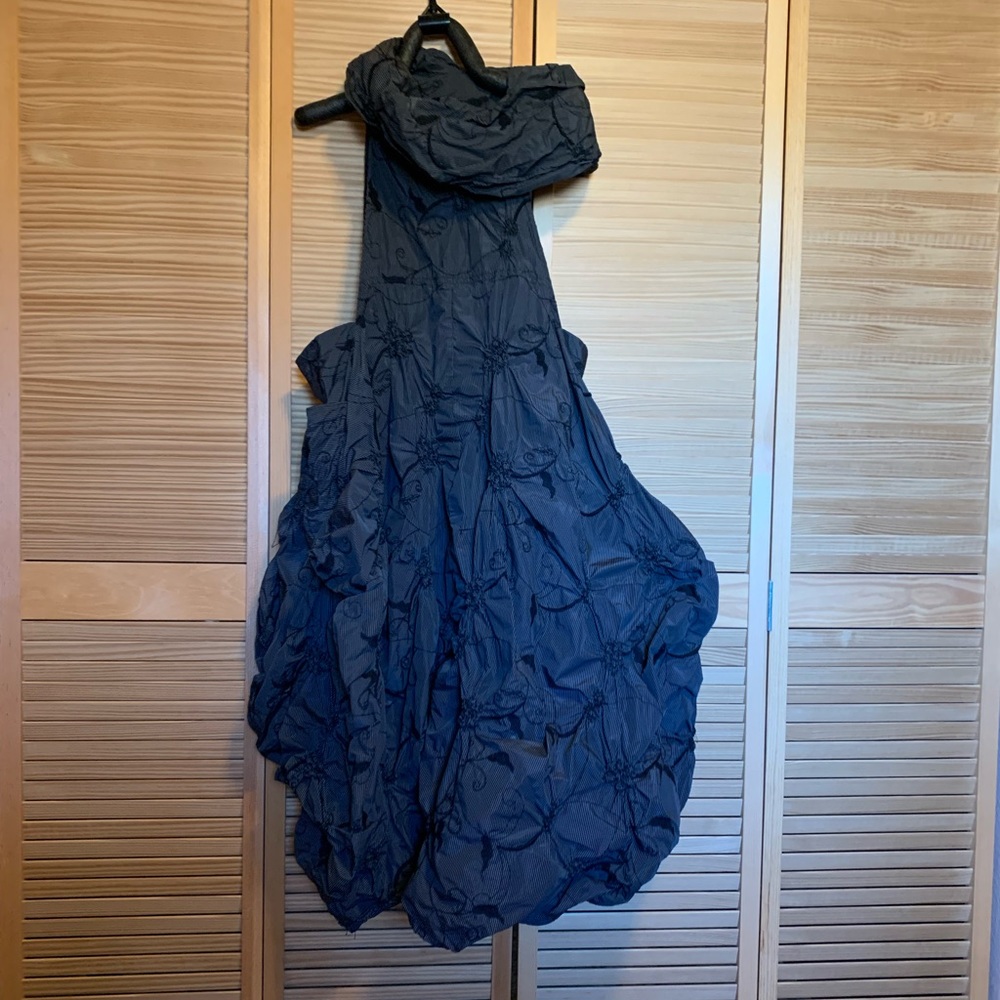 Dress to Kill gently used unique dress